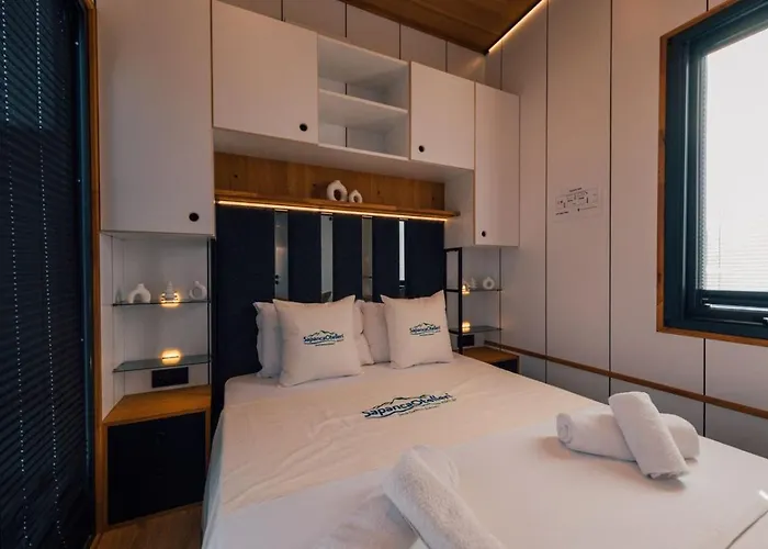 The Now בית נופש