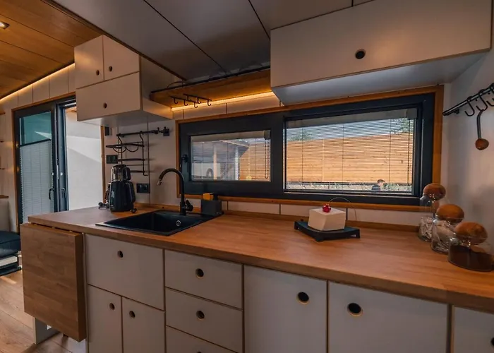 The Now בית נופש ספנג'ה