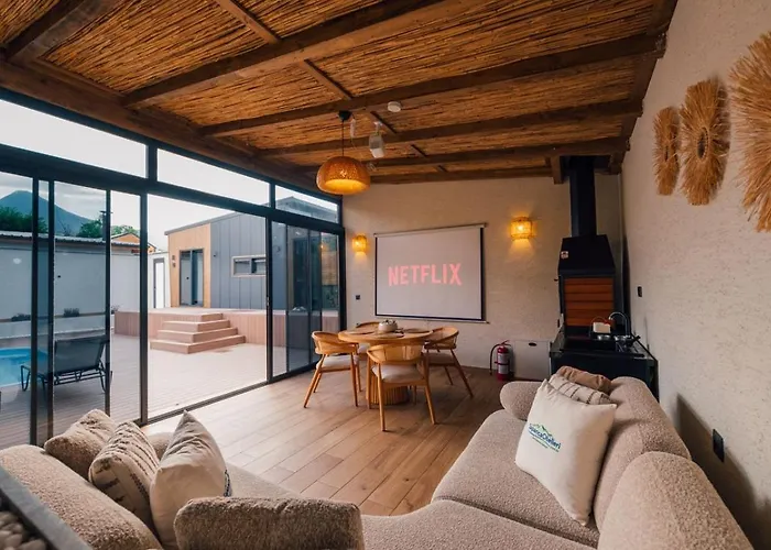 The Now בית נופש