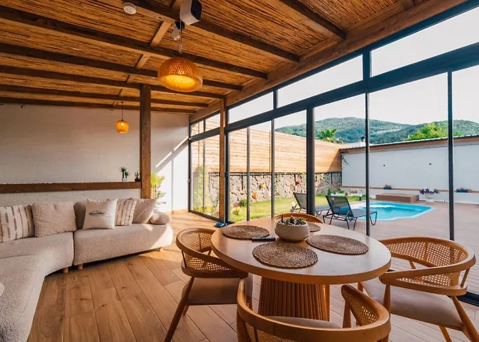 The Now בית נופש ספנג'ה